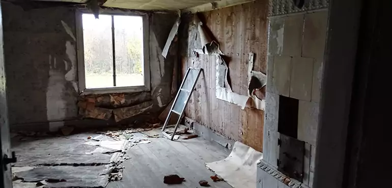 Why Selling a Distressed House Through Traditional Methods Fails in Pomona
